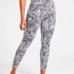 Athleta Elation Grafitti 7/8 Tight XS